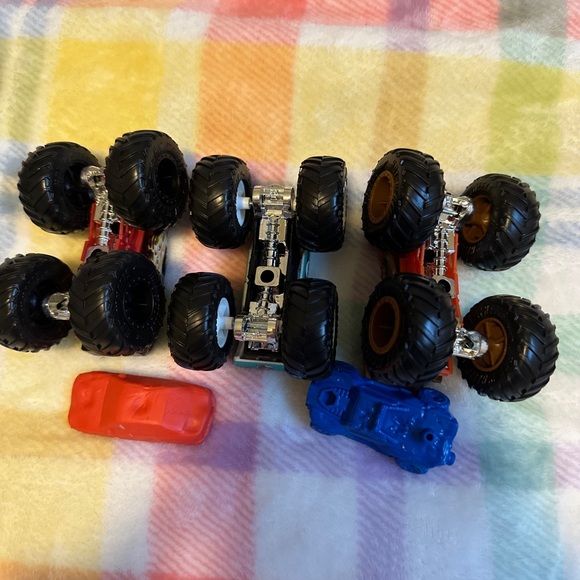 Loco Punk, Pure Muscle, Fire Starter Set Hot Wheels Monster Trucks 1/64 Scale - Picture 4 of 4